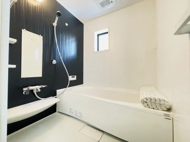 浴室のカビには十分に換気して湿度を下げると効果的
